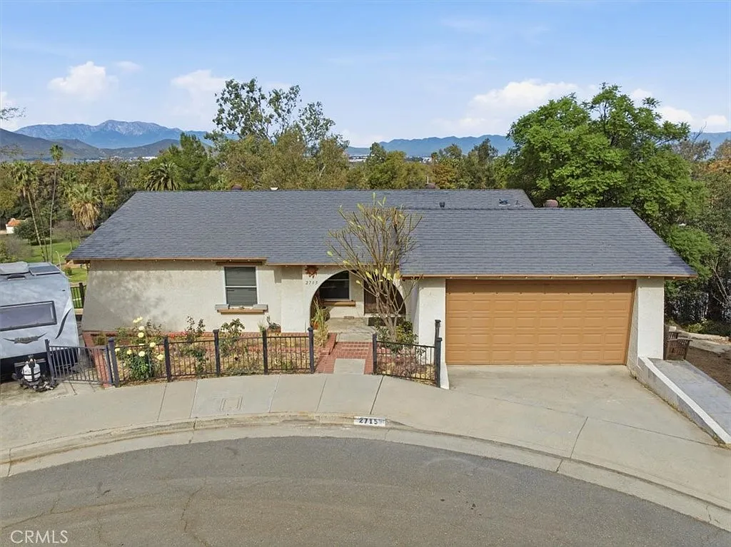 4 bed, 1401 sqft, $3,300 — Photo 4