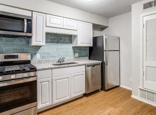 1611 W 39th 1/2 St APT 204, Austin, TX 78756