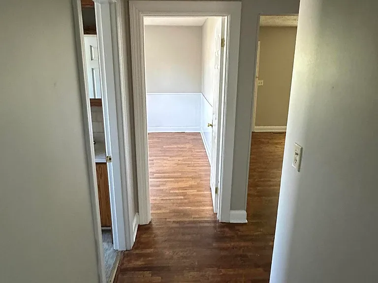 135 Willis Ave — Photo 20