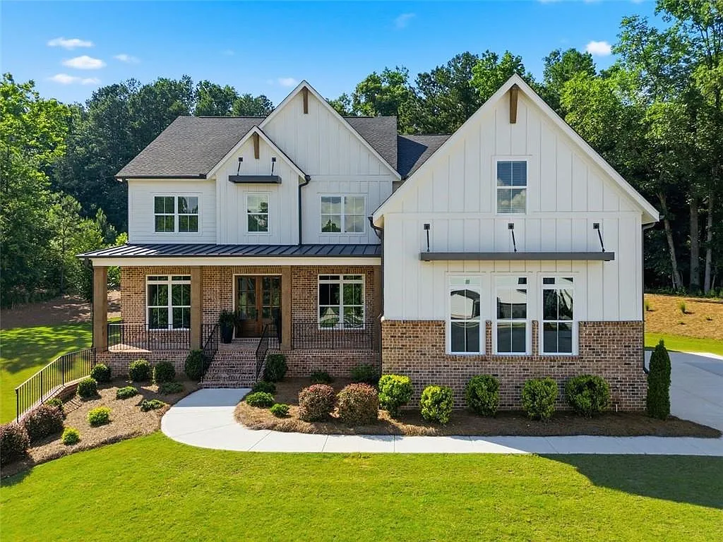 5 bed, 4.0 bath, 4282 sqft, $6,850 — Photo 1