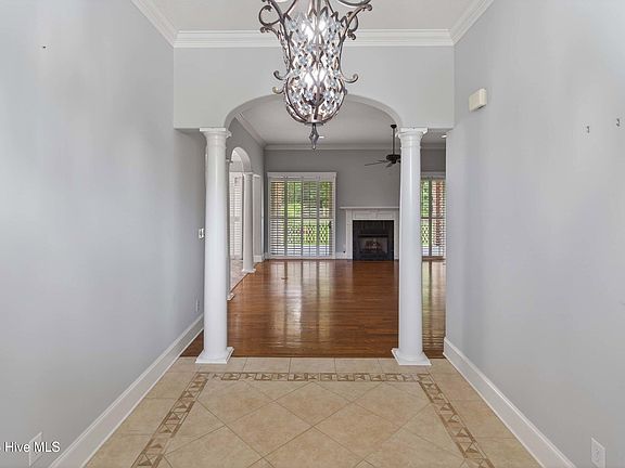 4th image of 1434 Knob Hill Circle