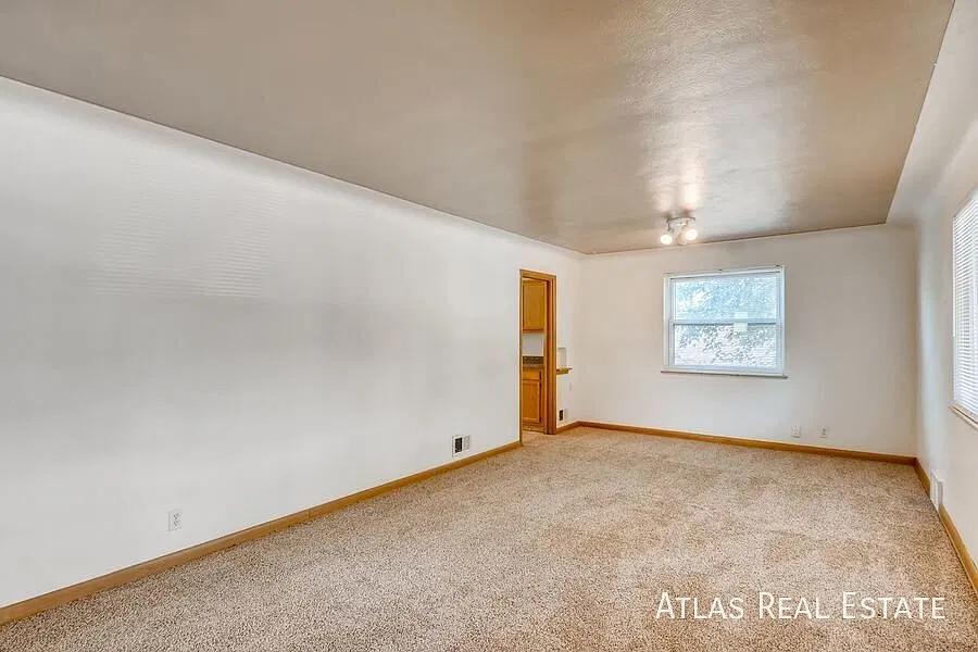 1 Month Free Spacious 3-Bedroom Triplex In The Highlands Area Of Denver! All Utilities Included — Photo 3
