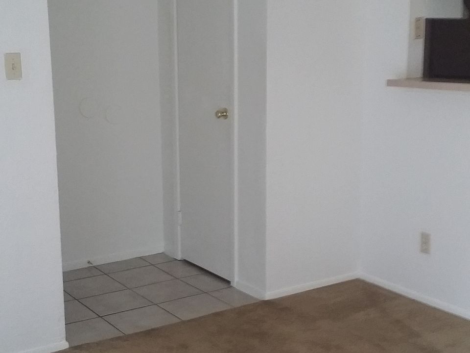 Ft Door/Coat Closet