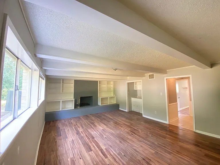 410 Cordell Dr — Photo 14