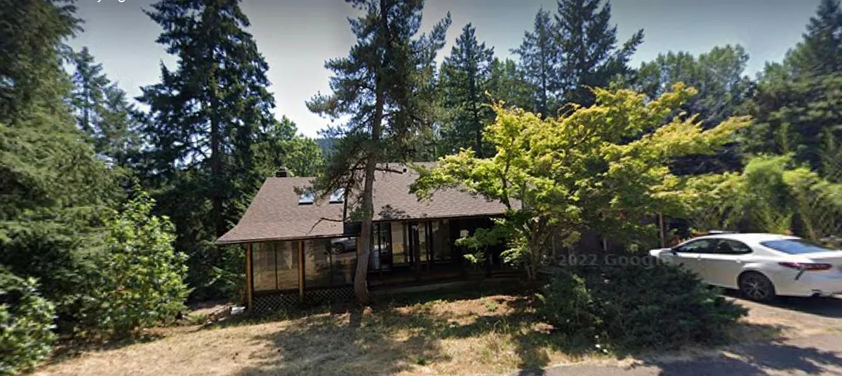 House from front. The guest house entrance is to the right of the driveway, a few steps down. - 220 Brae Burn Dr #220A