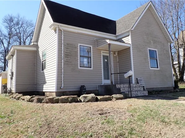 318 E Ohio St, Clinton, MO 64735