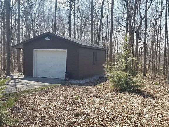 4th image of 932 Evergreen Cir