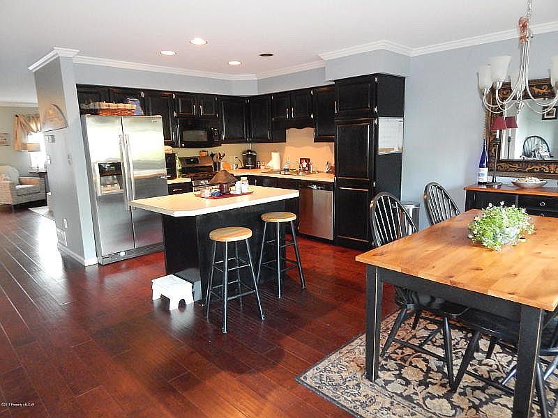 217 Hillside Dallas, PA Zillow Apartments for Rent in Dallas