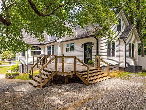 4th image of 324 Friedman Ave