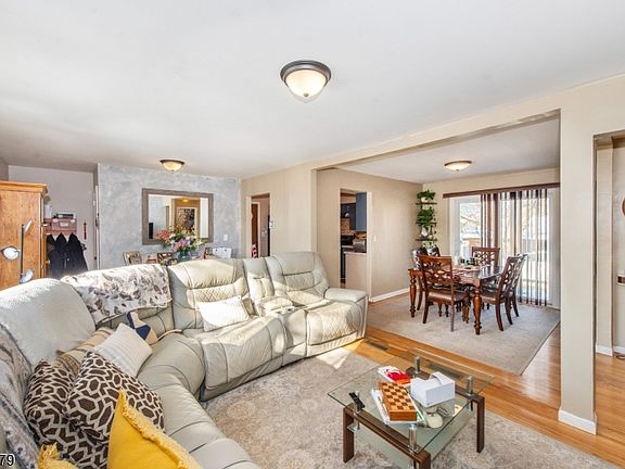 3rd image of 38 George St