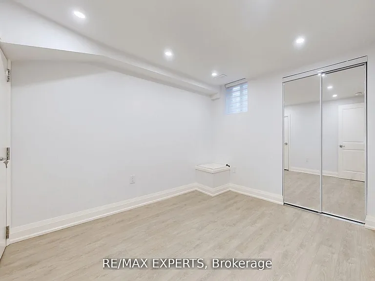 1097 Wildwood Dr #LOWER — Photo 17