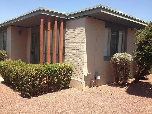 Sweet little bungalow available 08/17 — Photo 2