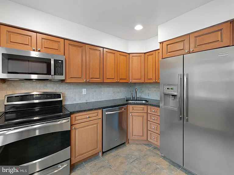 1809 Silver Ct — Photo 8