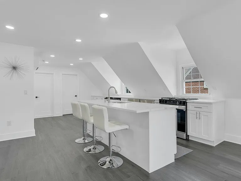 19 Hamilton Ave — Photo 7