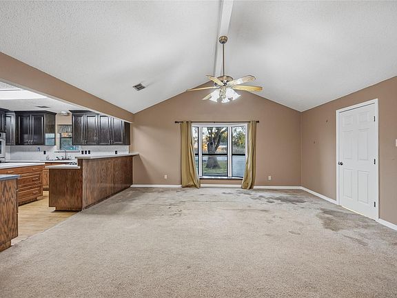 5th image of 422 Rice Ave