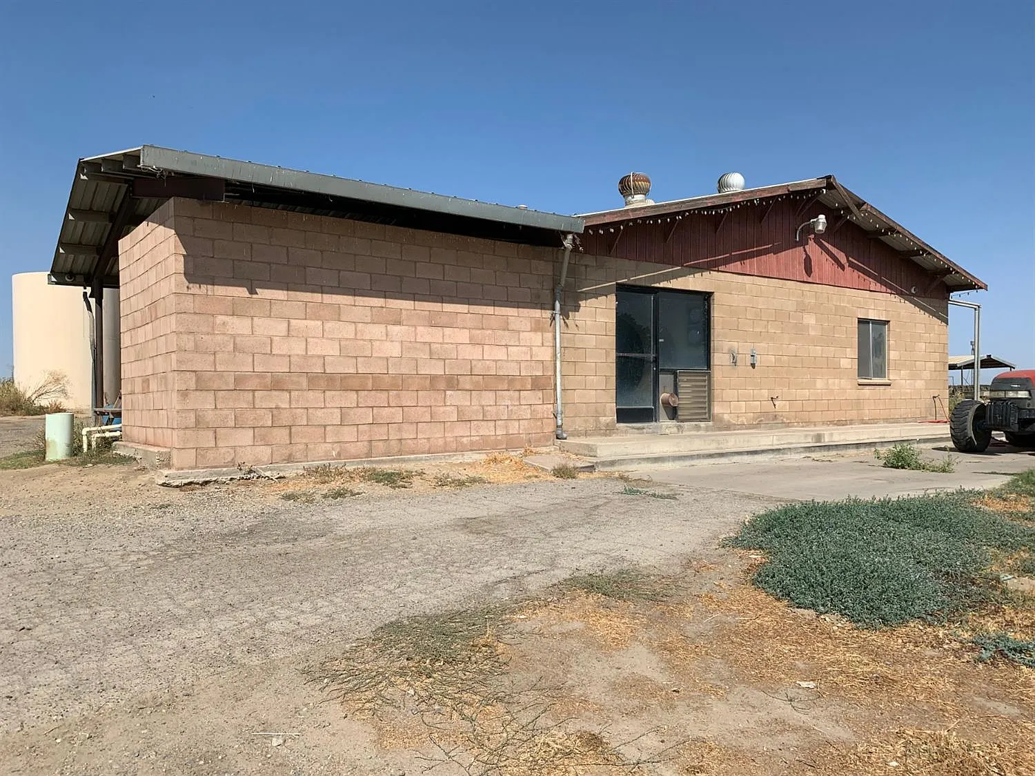 5615 Avenue 24 photo 1