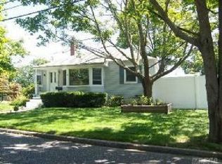 2 Crosby St, Sayville, NY 11782