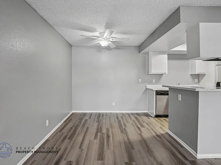 Rollingwood Apartments — Photo 52