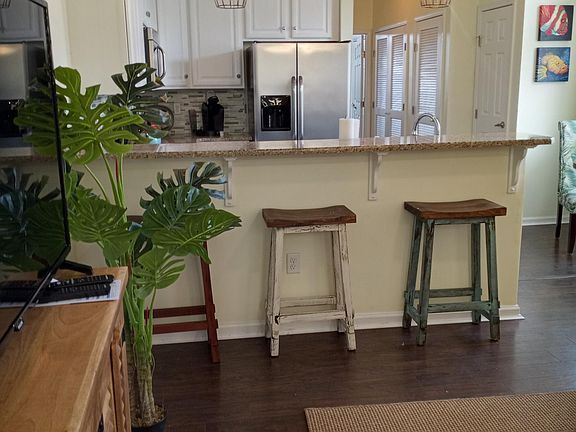 3rd image of 1515 E Beach Blvd