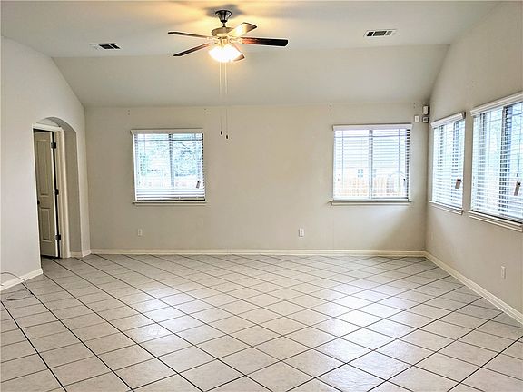 4th image of 557 Stonewood Lane