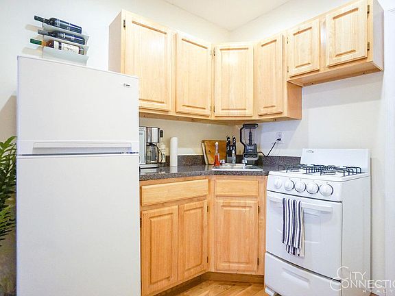5th image of 339 E 6th St APT 4