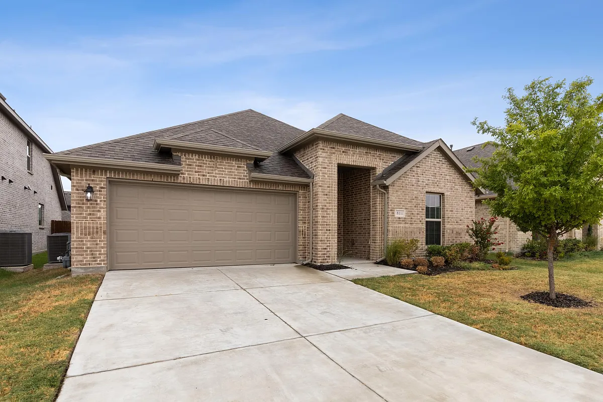 Building Photo - 810 Mildren Ln