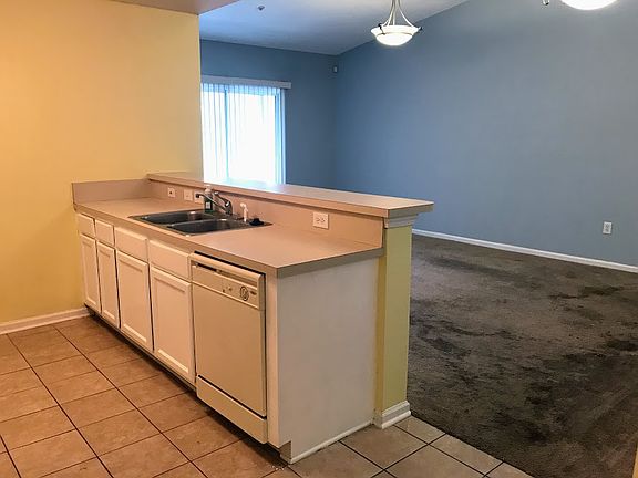 5th image of 6112 Maggies Cir Unit 111