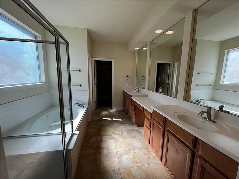15224 Interlachen Dr — Photo 19