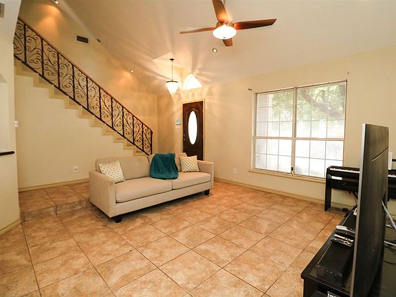 5th image of 1320 Lois Ln