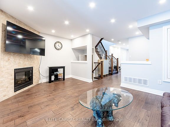 4th image of 405 King St E