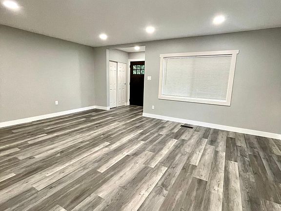 4th image of 5024 E B St