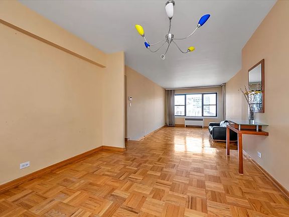 4th image of 98-22 63rd Dr APT 8E