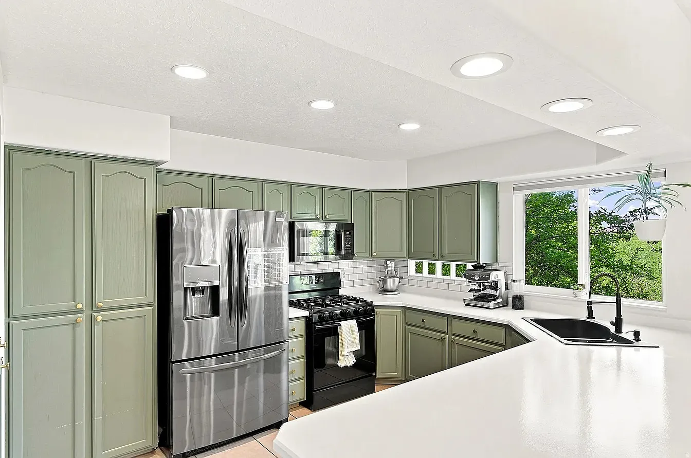 6 bed, 3.5 bath, 3720 sqft, $6,000 — Photo 4