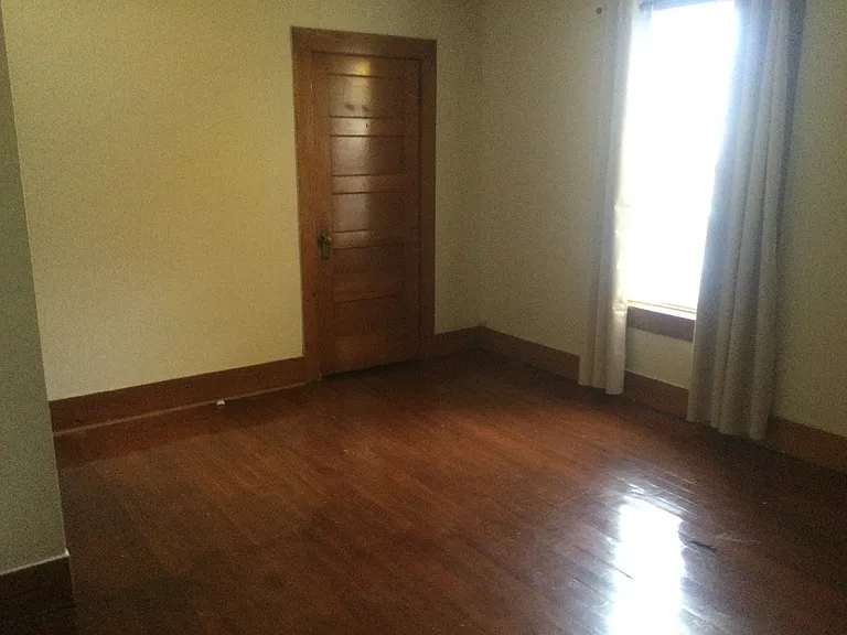 305 Quincy Ave — Photo 3