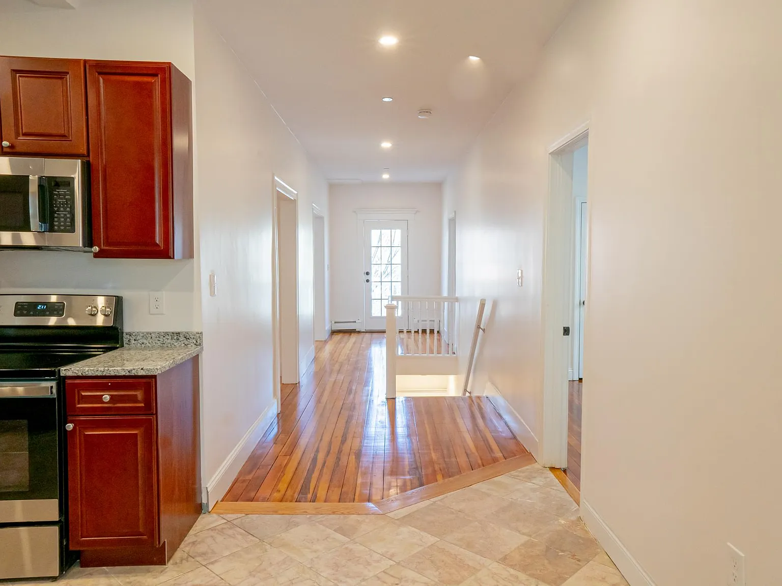 3 bed, 1400 sqft, $3,300 — Photo 3