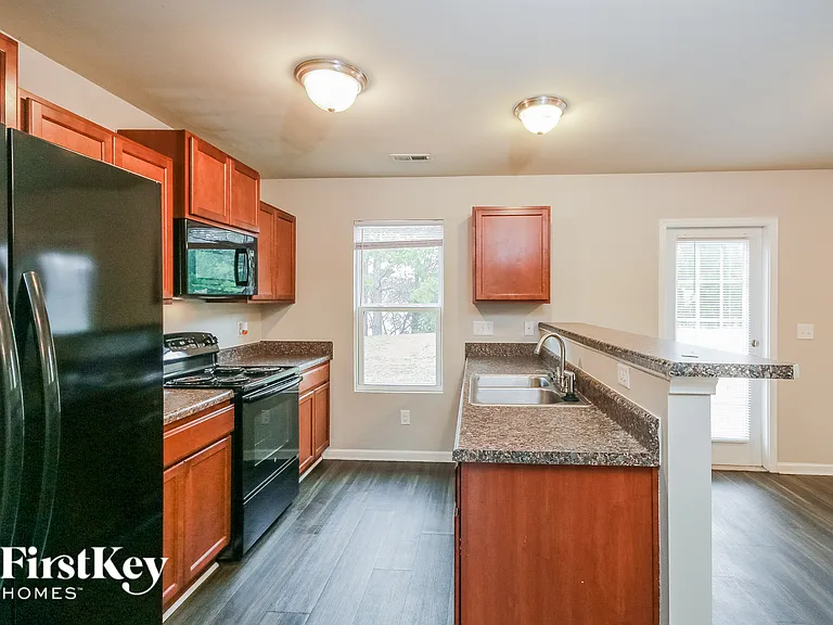 513 Ellingsworth Ln — Photo 5