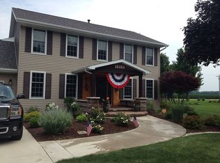 16164 Raintree Rd, Bloomington, IL 61705