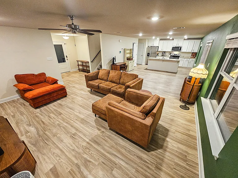 5440 Leeds Ln — Photo 7