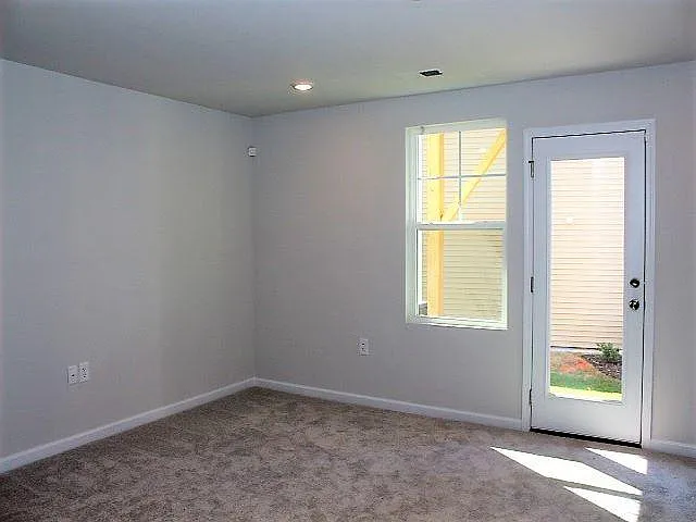 1079 Shoreside Dr — Photo 3