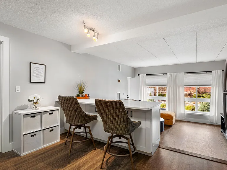 160 Burkhall St #212 — Photo 8