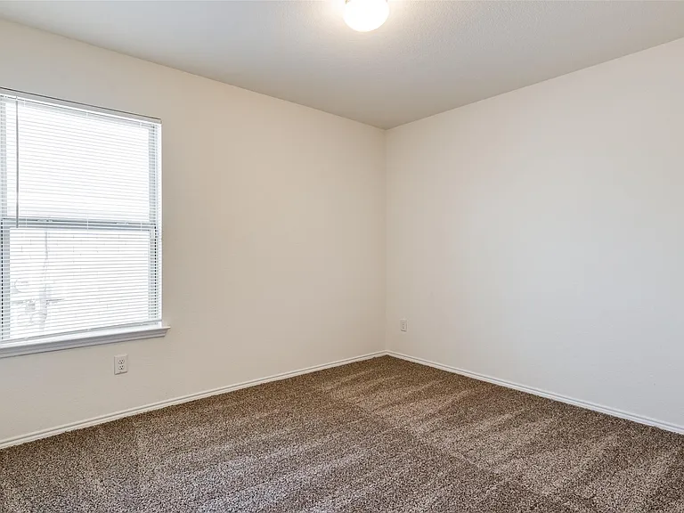 929 Glenndon Dr — Photo 8