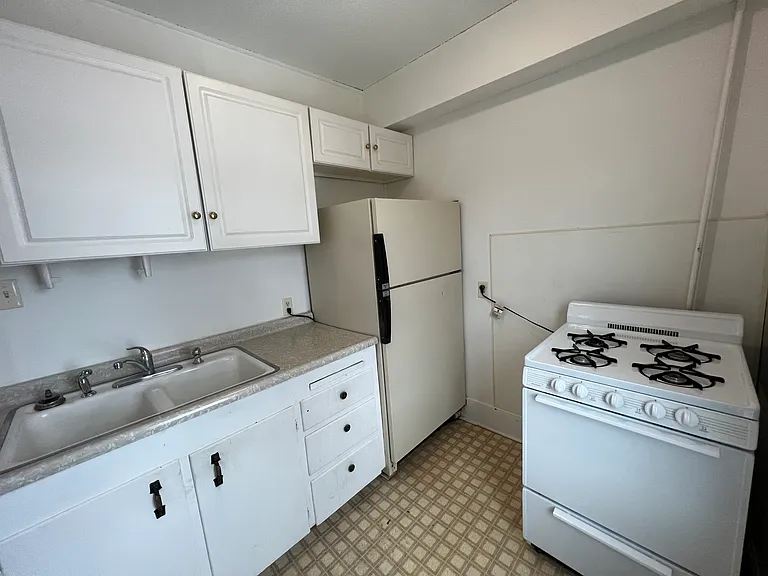 81 Linden Ave W #1 — Photo 3