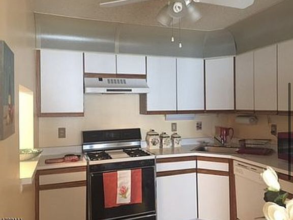 4th image of 59 Lindsey Ct