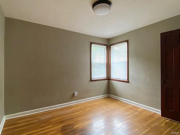 3rd image of 7047 Manette Dr