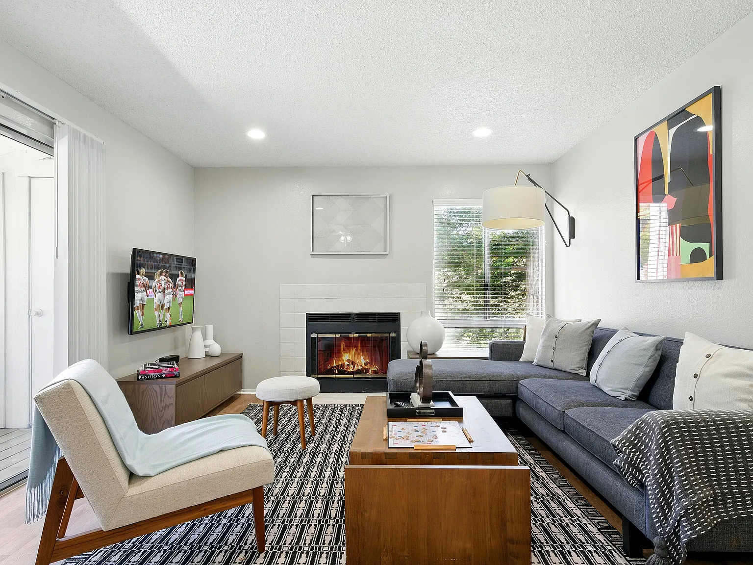 The Grove Luxury Apartments — Photo 2