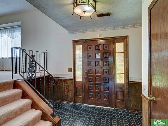 4th image of 15116 Versaille St