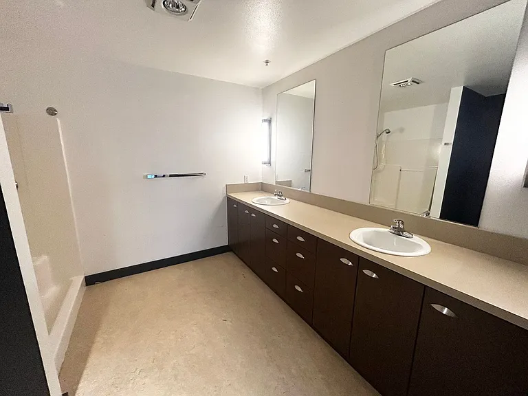 3970 N Interstate Ave #404 — Photo 15