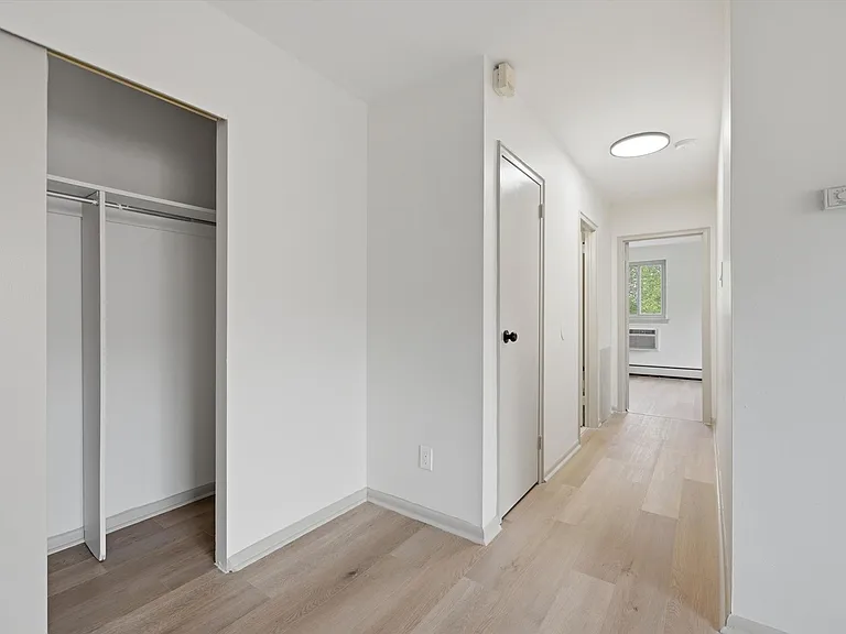 Melrose Apartments — Photo 13
