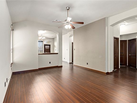 5th image of 260 Fieldstone Pl