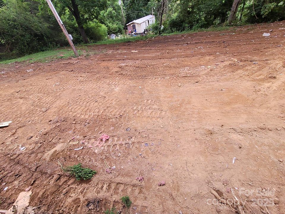 2nd image of 122 Victoria Rd